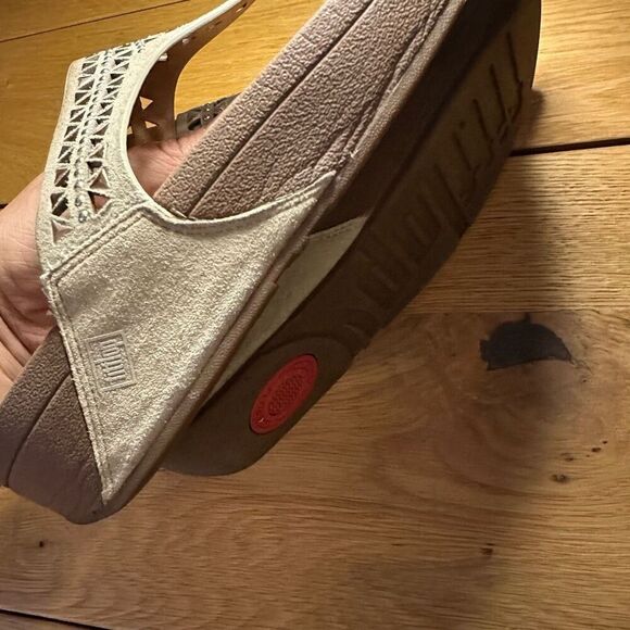 FitFlop Women's Carmel Toe-Post Suede Dress Sandal 9 - Picture 7 of 8